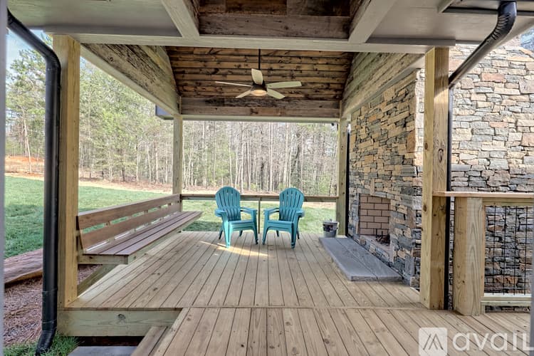 Clarkesville House: 4061 Old Historic U S 441