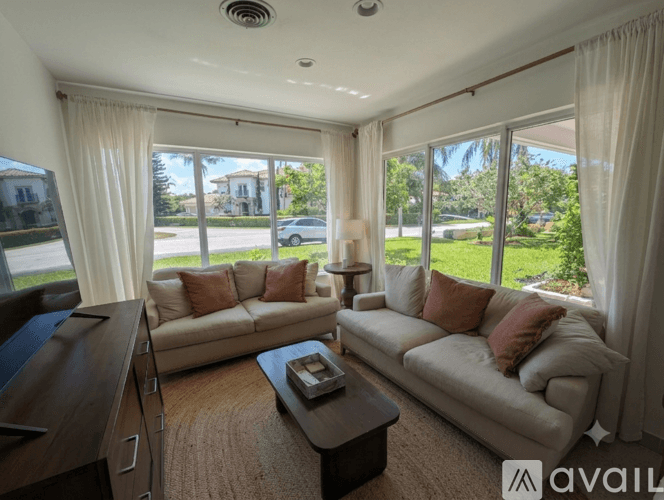 Boca Raton House: 177 NE Spanish Ct