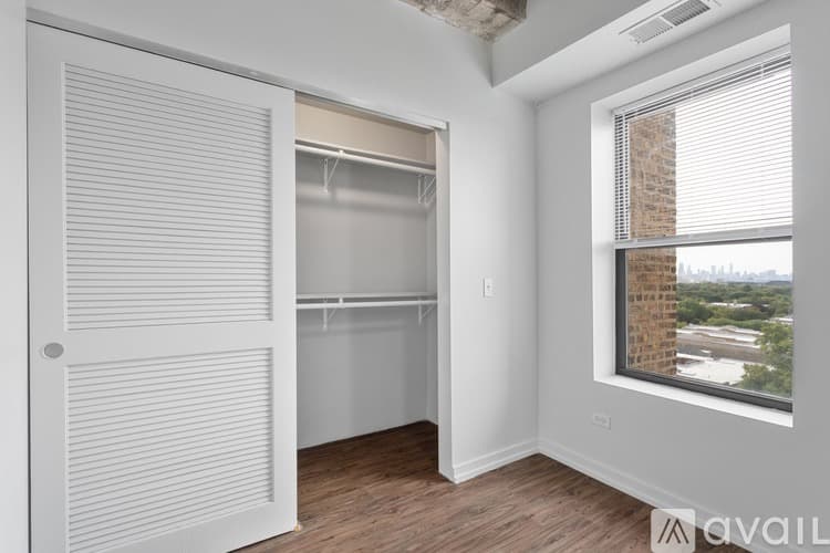 Chicago Apartment: 1325 W Wilson Ave