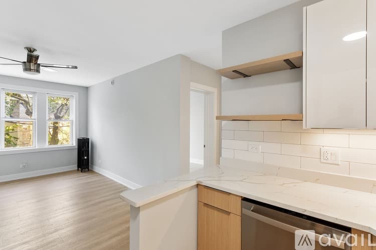 Chicago Apartment: 1521 W Sherwin Ave