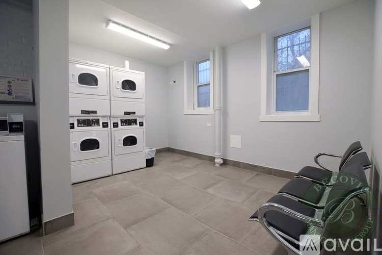 Chicago Apartment: 1521 W Sherwin Ave