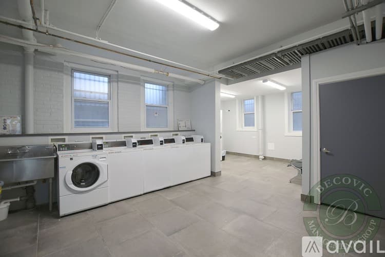 Chicago Apartment: 1521 W Sherwin Ave
