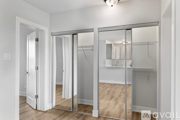 Chicago Apartment: 1521 W Sherwin Ave