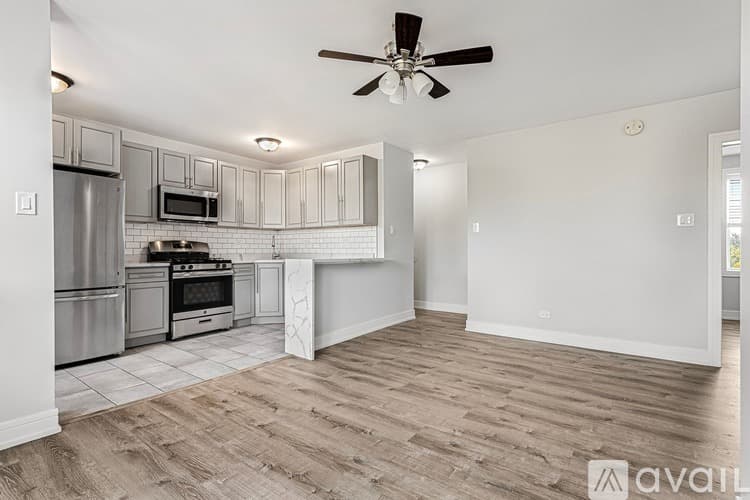 Chicago Apartment: 1521 W Sherwin Ave