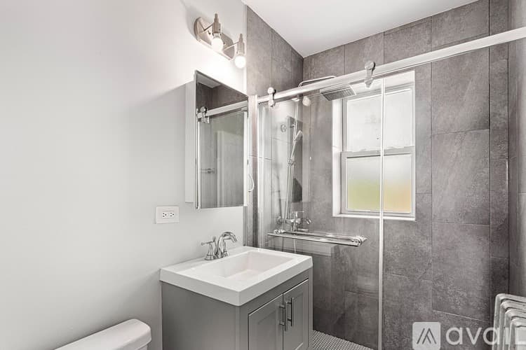 Chicago Apartment: 1521 W Sherwin Ave