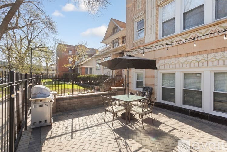 Chicago Apartment: 1521 W Sherwin Ave