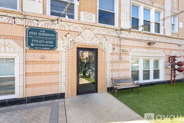 Chicago Apartment: 1521 W Sherwin Ave