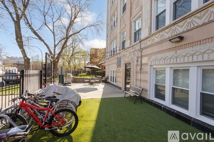 Chicago Apartment: 1521 W Sherwin Ave