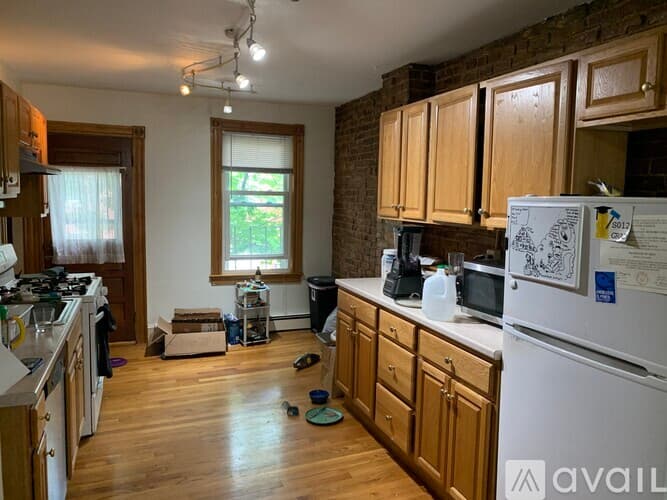 Boston Apartment: 8 Mead St