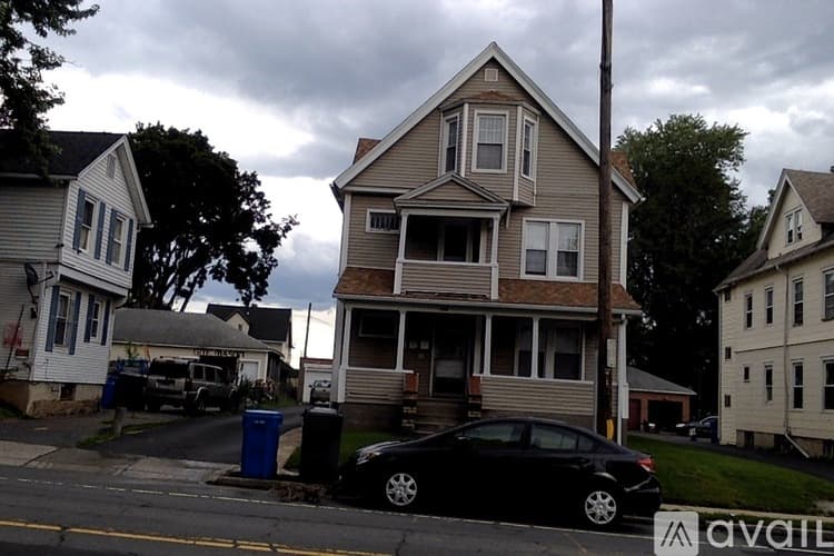Hartford Apartment: 1812 Broad Street
