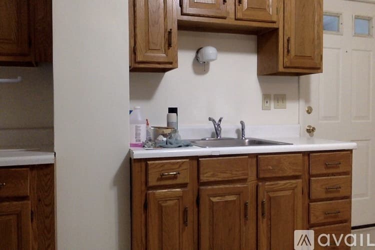 Hartford Apartment: 1812 Broad Street