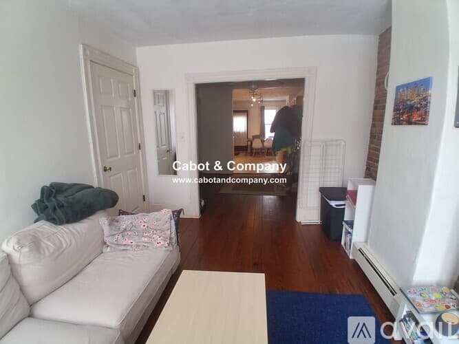Boston Apartment: 12 Mead St