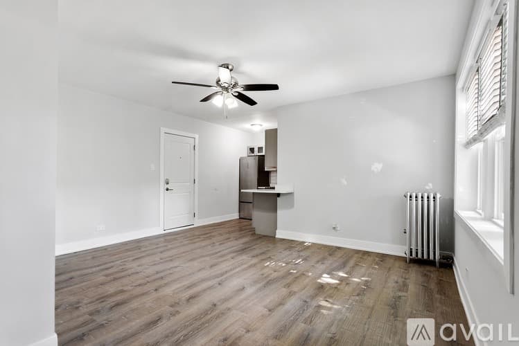 Chicago Apartment: 1521 W Sherwin Ave