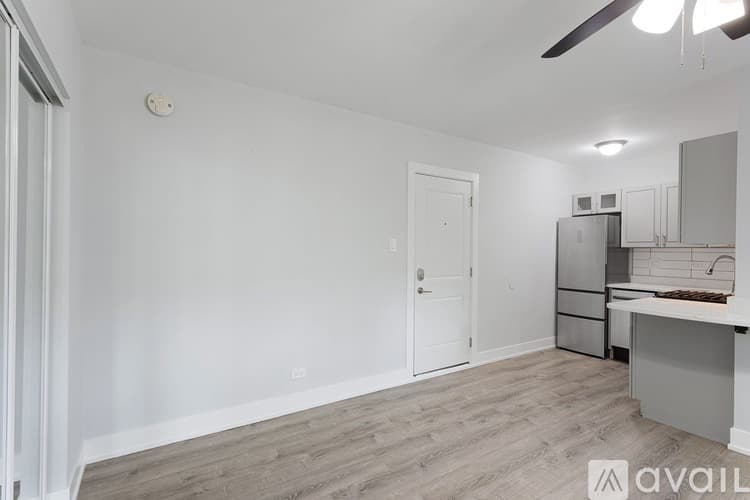 Chicago Apartment: 1521 W Sherwin Ave