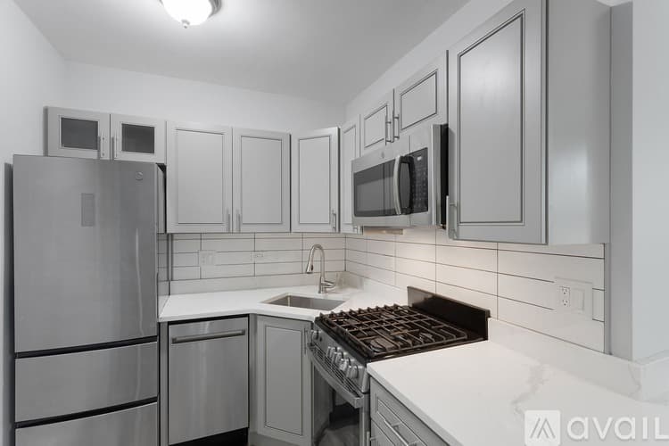 Chicago Apartment: 1521 W Sherwin Ave