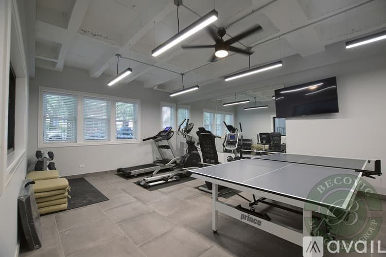 Chicago Apartment: 1521 W Sherwin Ave
