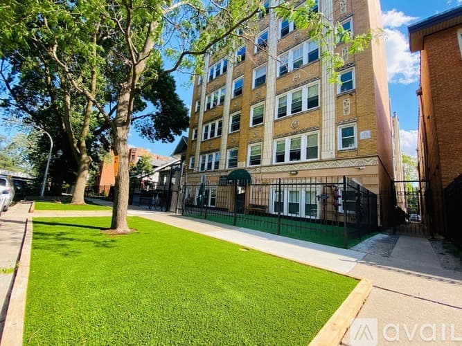 Chicago Apartment: 1521 W Sherwin Ave