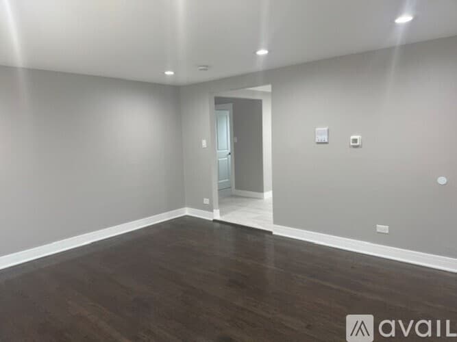 Calumet Park Apartment: 843 W 123rd St