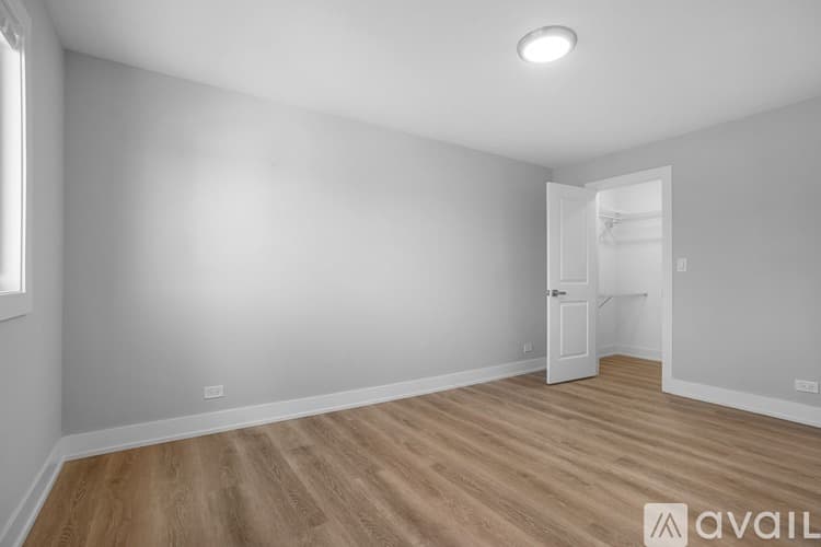 Chicago Apartment: 2333 W Lunt Ave