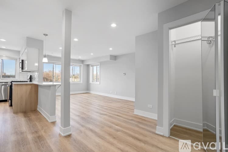 Chicago Apartment: 2333 W Lunt Ave