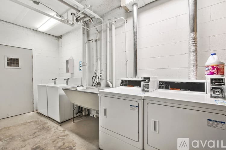 Chicago Apartment: 2333 W Lunt Ave