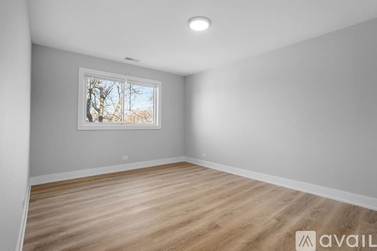 Chicago Apartment: 2333 W Lunt Ave