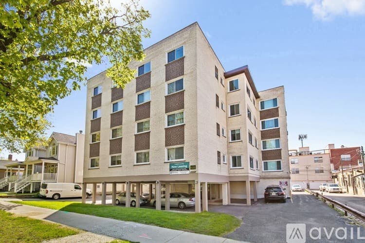 Chicago Apartment: 2333 W Lunt Ave