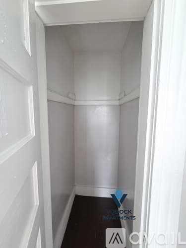 Holyoke Apartment: 214 Pine St