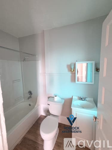 Holyoke Apartment: 214 Pine St