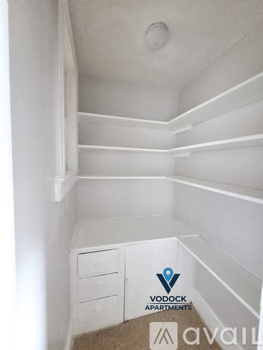 Holyoke Apartment: 214 Pine St