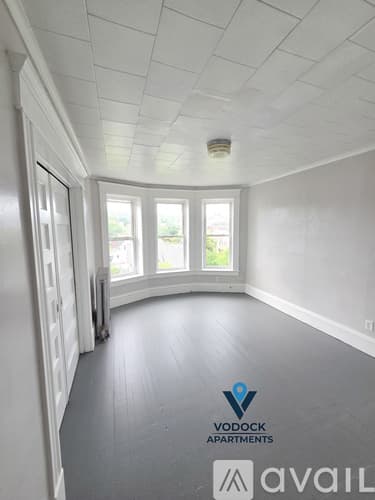 Holyoke Apartment: 214 Pine St