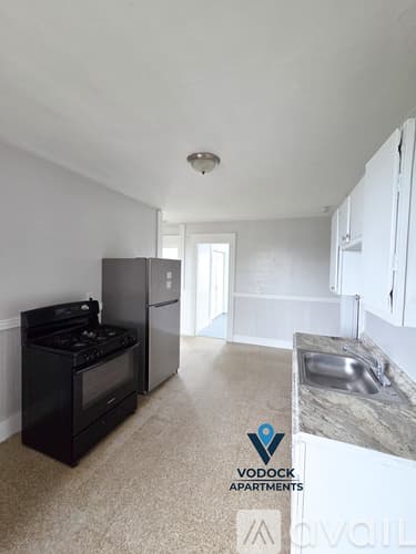 Holyoke Apartment: 214 Pine St