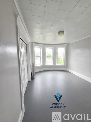 Holyoke Apartment: 214 Pine St