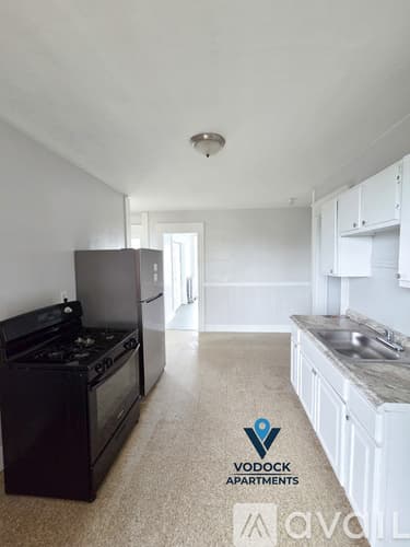 Holyoke Apartment: 214 Pine St