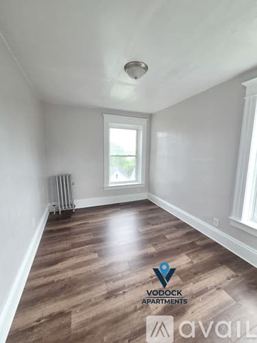 Holyoke Apartment: 214 Pine St