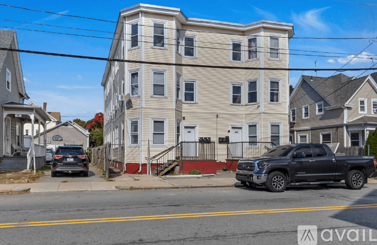 Providence Apartment: 109 Pocasset Ave