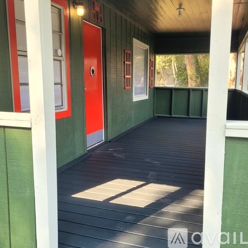 Jacksonville House: 6773 Barth Rd