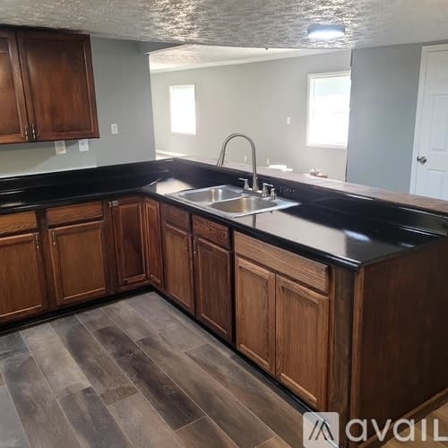 Jacksonville House: 6773 Barth Rd