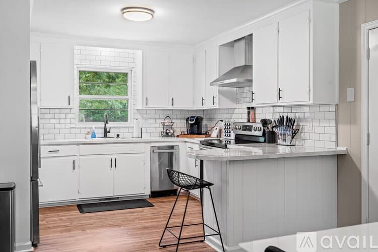 Greensboro House: 205 Buchanan Church Rd