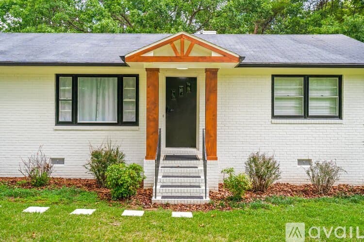 Greensboro House: 205 Buchanan Church Rd