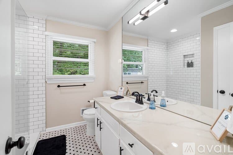 Greensboro House: 205 Buchanan Church Rd
