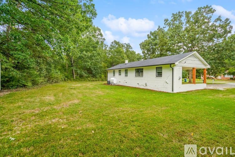 Greensboro House: 205 Buchanan Church Rd