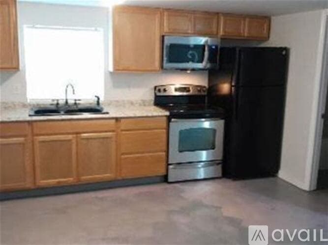 Jacksonville House: 7222 Macklin St