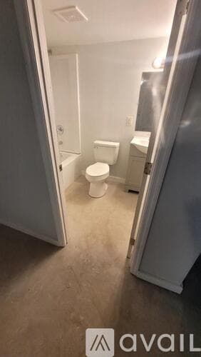 Jacksonville House: 7222 Macklin St