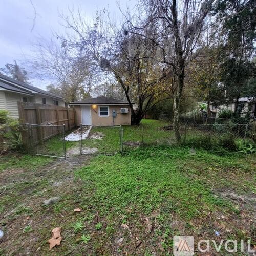 Jacksonville House: 7222 Macklin St