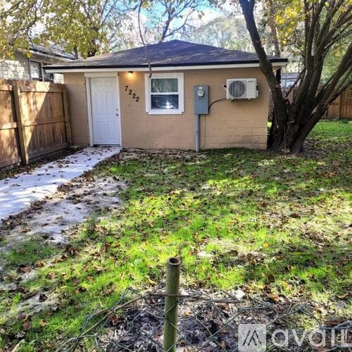 Jacksonville House: 7222 Macklin St