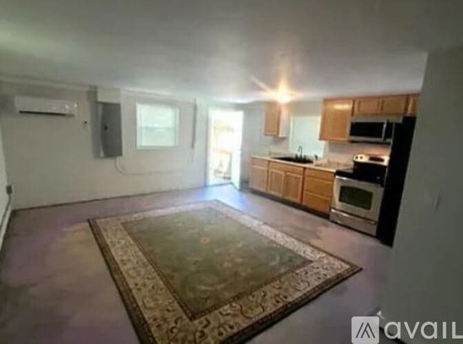 Jacksonville House: 7222 Macklin St