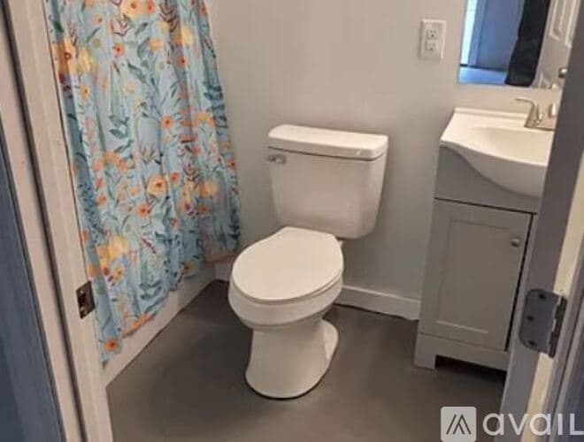 Jacksonville House: 7222 Macklin St
