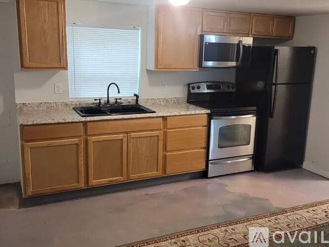 Jacksonville House: 7222 Macklin St