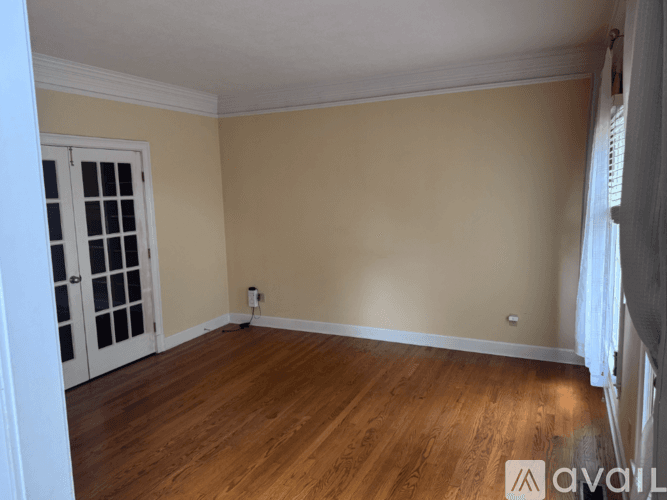 Bloomington House: 20 Downing Cir